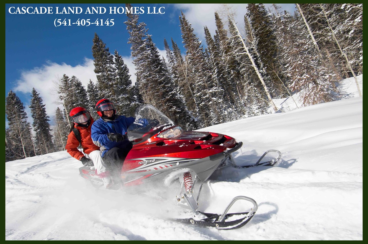 although the area is considered high desert and is in the rain shadow of the mighty cascade mountains, it does get some snow here. there are many nearby places to snowmobile, cross country ski, sled and play in the snow.